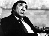 1930թ. հուլիսի 4 -  Գյումրիում ծնվել է ԽՍՀՄ ժողովրդական դերասան Մհեր Մկրտչյանը