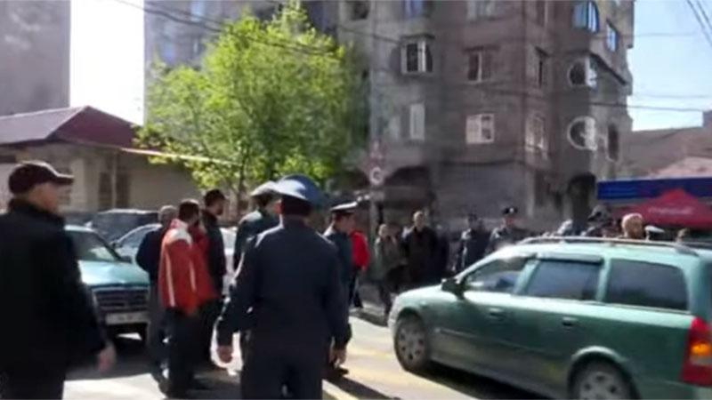 Երևանում փողոցներ են փակվել, բերման ենթարկվածներ կան