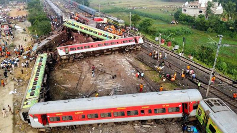 Հնդկաստանում երեք գնացքների բախման հետևանքով զոհերի թիվը հասել է 288- ի, տուժել է ավելի քան 900 մարդ