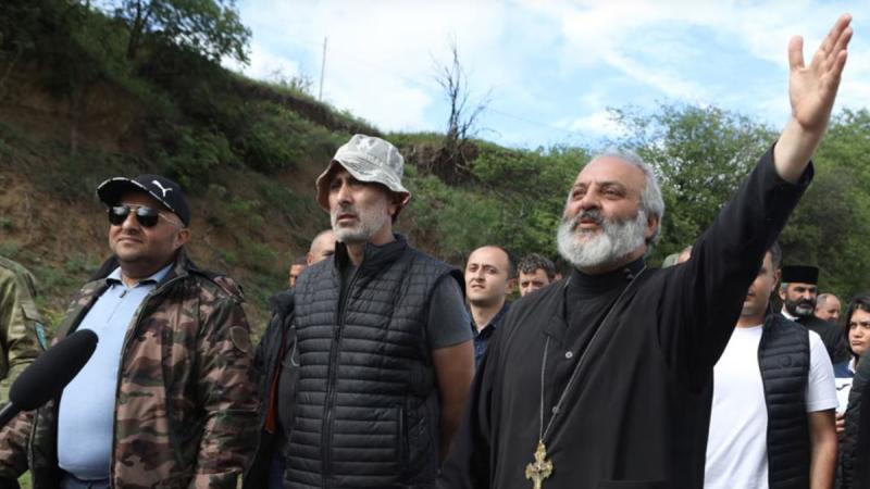 Բագրատ սրբազանի առաջնորդած շարժումն այսօր շարունակում է երթը դեպի Երևան