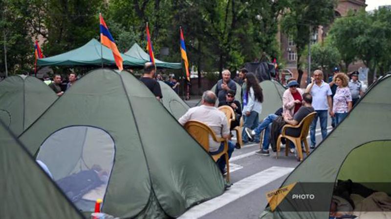 «Տավուշը հանուն հայրենիքի» շարժման անդամներն ու կողմնակիցները գիշերն անցկացրել են ԱԺ–ի մոտ