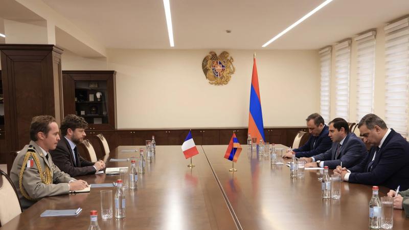 Սուրեն Պապիկյանն ընդունել է ՀՀ-ում Ֆրանսիայի արտակարգ և լիազոր դեսպան Օլիվիե Դըկոտինյիին