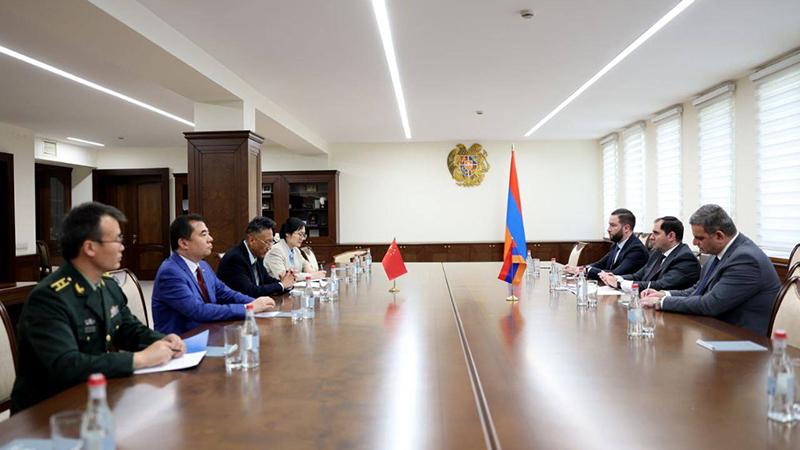 Սուրեն Պապիկյանն ու Չինաստանի դեսպանը քննարկել են պաշտպանության ոլորտում Հայաստան-Չինաստան համագործակցությունը