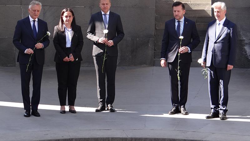 Լեհաստանի ԱԳ նախարարի տեղակալ Մարեկ Պրավդայի գլխավորած պատվիրակությունն այցելել է Հայոց ցեղասպանության հուշահամալիր