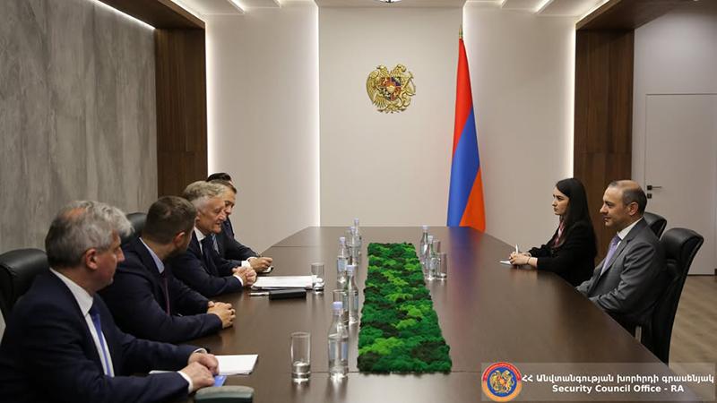 ԱԽ քարտուղարն ընդունել է Լեհաստանի ԱԳ նախարարի տեղակալին