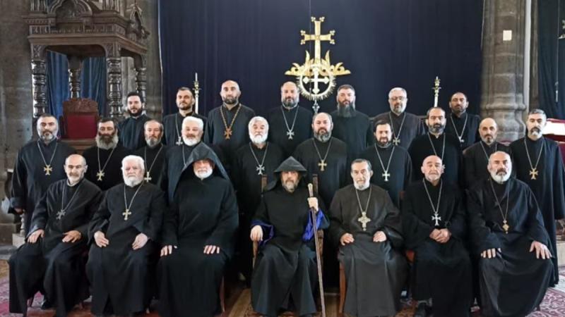 Շիրակի թեմի 29 հոգևորական հրաժարվում է զեղչել կաթողիկոսի անունը պատարագից
