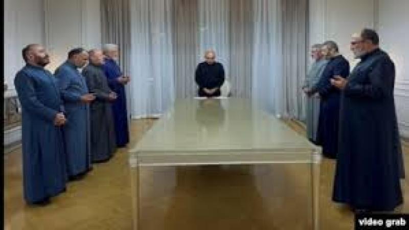 Վարչապետը և 10 եպիսկոպոսները հայտարարում են եկեղեցու բարենորոգման մեկնարկի մասին