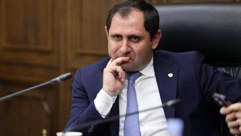 Պապիկյանն աշխատանքից ազատել է ՊՆ-ում աշխատող բոլոր նրանց, ում զավակներն ունեն այլ երկրի քաղաքացիություն