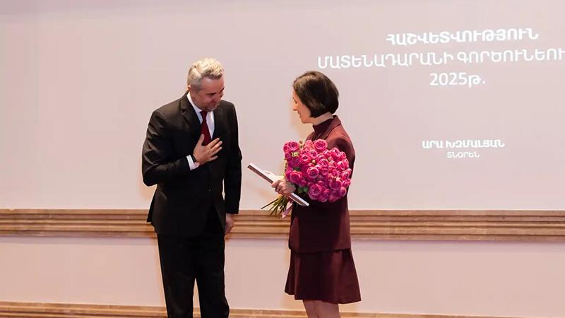 Ժաննա Անդրեասյանին շնորհվել է Մատենադարանի երախտագիտության մեդալ