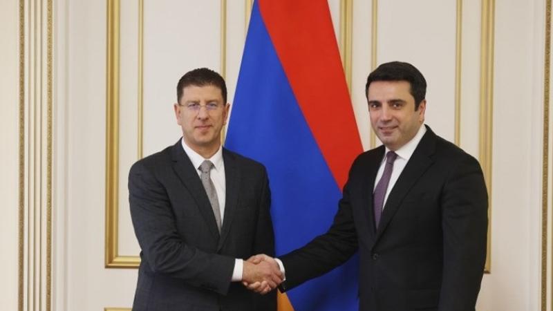 ՀՀ ԱԺ նախագահը և Բուլղարիայի դեսպանը քննարկել են տարածաշրջանային զարգացումներին վերաբերող հարցեր