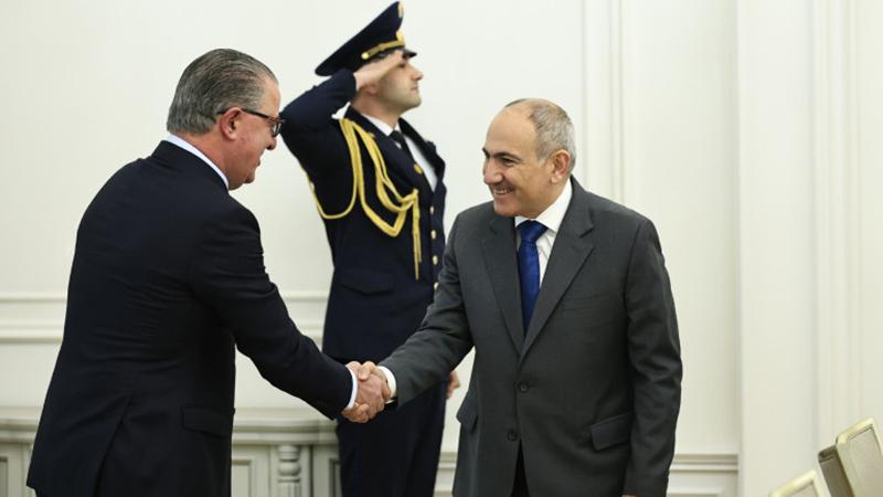 Փաշինյանն ընդունել է Համբիկ Սարաֆյանին. քննարկել են ներքին և արտաքին քաղաքականությանը վերաբերող հարցեր
