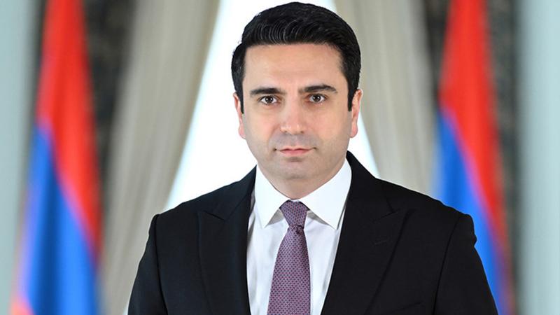 Ո՛չ կարողանում եք միտինգ հավաքել, ո՛չ բանավիճել. ինչքա՞ն կարելի է քաղաքական «մեռել տշել». Ալեն Սիմոնյան