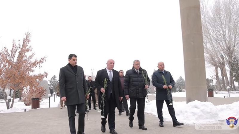ՀՀ պաշտպանության նախարարության ղեկավար կազմն այցելել է «Եռաբլուր» զինվորական պանթեոն