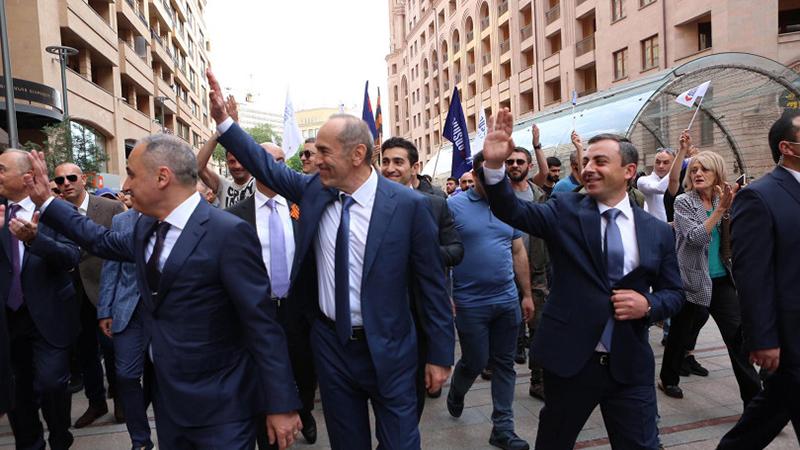 Քոչարյանը հայտարարել է, թե ինչի է սպասում, որ որոշի՝ ընտրություններին ցուցակ կգլխավորի, թե ոչ