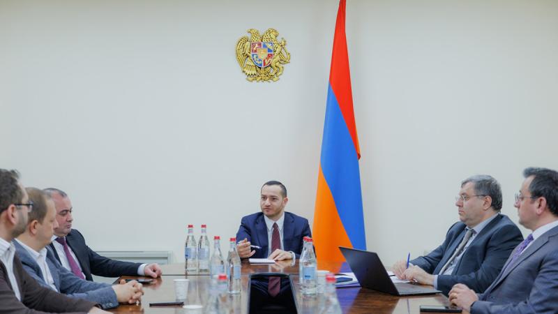 ՀՀ ԲՏԱ նախարար Մխիթար Հայրապետյանն ընդունել է AI call centre համայնքի ներկայացուցիչներին՝ քննարկելու ԱԲ-հիմքով Զանգերի և Չաթ կենտրոնի նախագծի ներդրման հեռանկարները