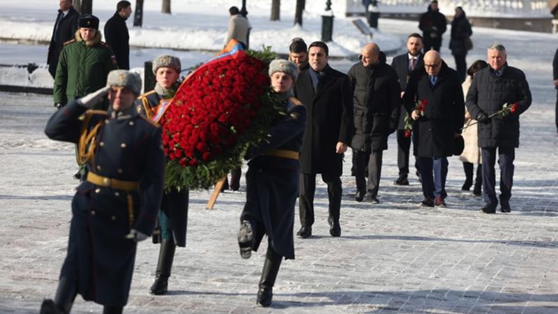 Ալեն Սիմոնյանը ծաղիկներ է խոնարհել Անհայտ զինվորի հուշարձանին