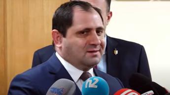 Այն շահարկումները, որ հոգևոր ծառայությունը բանակում դադարեցվել է, ճիշտ չեն. Պապիկյան