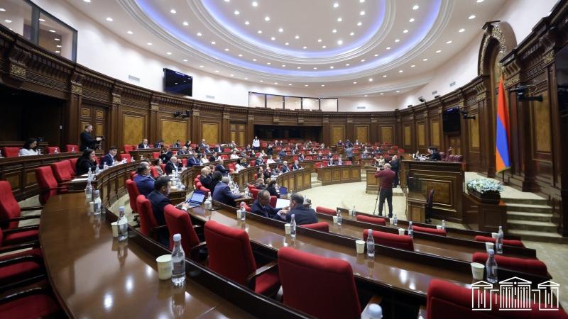 ԱԺ-ն ընդունեց զինծառայություն չանցած և արտասահմանում բնակվող 27-37 տարեկան քաղաքացիներին առնչվող նախագիծը