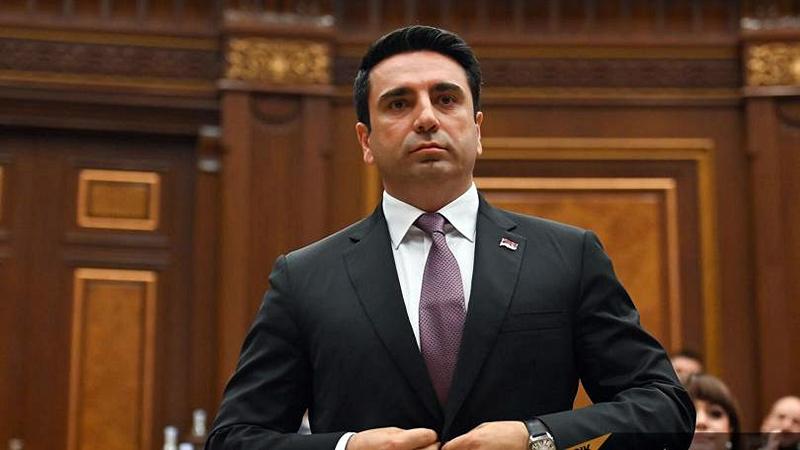 Գանձ եք, է՜, գանձ, ուղղակի՝ չկրթված․ Ալեն Սիմոնյան