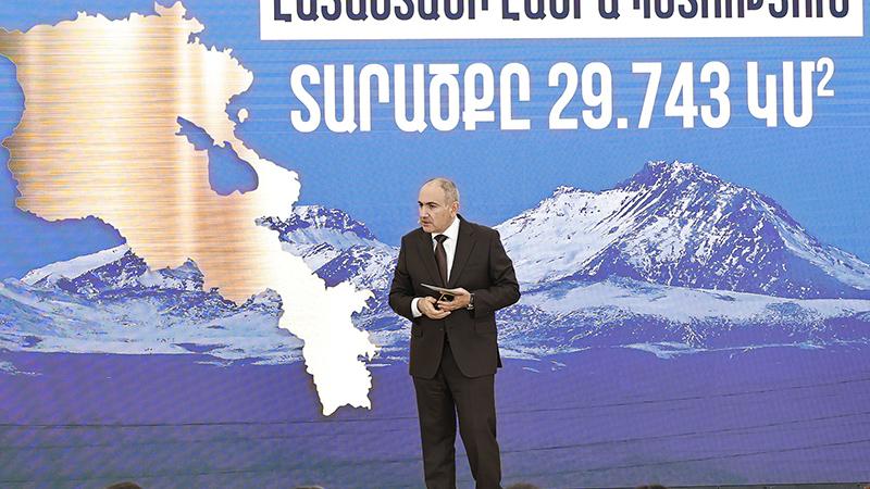 Վարչապետն ուսանողներին և աշակերտներին ներկայացրել է Իրական Հայաստանի գաղափարախոսությունը