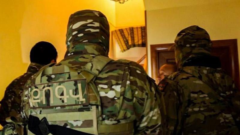 Այս պահին Երևանում խոշորամասշտաբ խուզարկություններ են