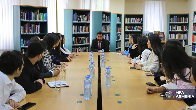 Վահան Կոստանյանը ԵՊՀ ուսանողներին ներկայացրել է ՀՀ արտաքին քաղաքականության առաջնահերութությունները