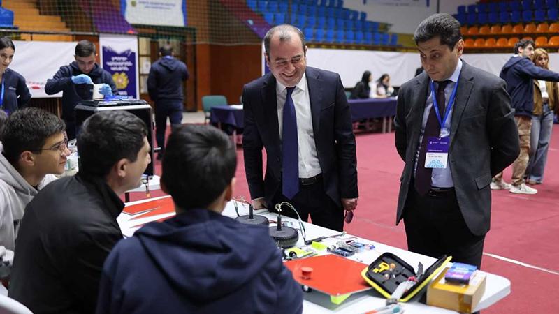 Մեկնարկել է «Ռոբոտների հաքաթոնը». 36 թիմեր Հայաստանի բոլոր մարզերից կմրցեն նորարարական նախագծերով