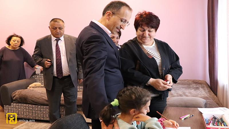 Արսեն Թորոսյանն այցելել է Հայ օգնության ֆոնդի «Երեխաների պաշտպանության կենտրոն»