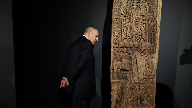 Վարչապետը ներկա է գտնվել միջնադարյան գլուխգործոցի՝ հայկական եկեղեցու փայտյա դռան փեղկի ցուցադրությանը