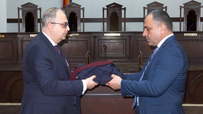 Վլադիմիր Վարդանյանին է հանձնվել Սահմանադրական դատարանի դատավորի պատմուճանը