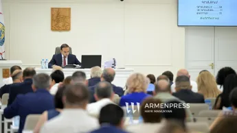 Երևանի ավագանին Ամիրյան փողոցը Պապ թագավորի անվամբ անվանափոխելու որոշում ընդունեց