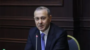 Armen Grigoryan's participation in the conference dedicated to the reconstruction of Ukraine highlights Armenia's ongoing distancing from Russia and rapprochement with the EU, according to Bloomberg.