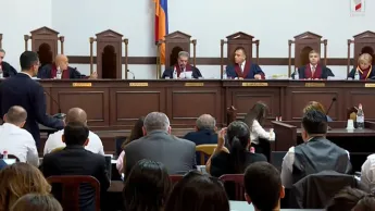 La Cour constitutionnelle a décidé de ne pas soumettre à discussion la question de l'impossibilité de participation des juges Safaryan et Khachatryan.
