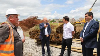 Les travaux de construction de l'école de lutte gréco-romaine nommée d'Arthur Aleksanyan sont en cours à Gyumri.
