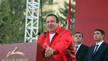 Tsaroukian déclare que ce qui est fait à son égard est « manifestement faux »