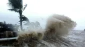 На юге Японии в результате тайфуна пострадали двенадцать человек