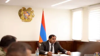 J'ai tenu une consultation sur le processus d'introduction du nouvel uniforme militaire. Suren Papikyan