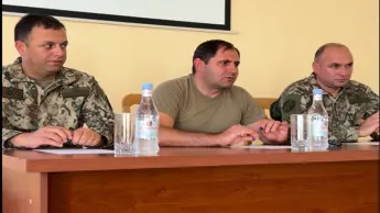 Suren Papikyan a tenu une réunion-discussion avec les bénéficiaires du programme « J'ai l'honneur »