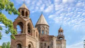 Мы приносим наше архиерейское благословение нашему народу на родине и в диаспоре и поздравляем с Днем Независимости.