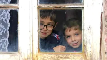 Les familles ayant 6 enfants ou plus recevront un certificat de domicile. Détails.