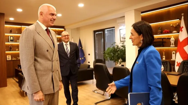 Janna Andreasjan hat sich mit dem Sportminister Georgiens, Schalwa Gogoladze, getroffen.